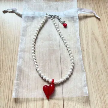 펄 목걸이 레드 하트 빔즈