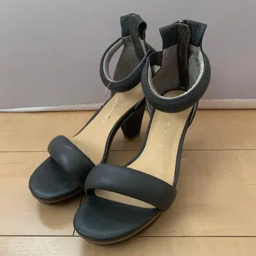 HIROKO KOSHINO 소가죽 샌들 24.0cm