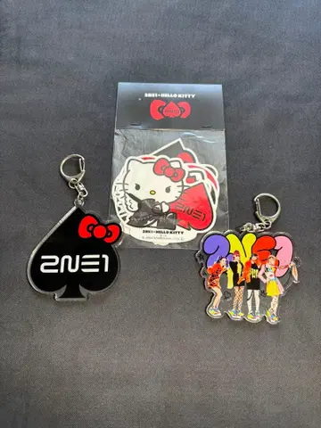 2NE1 x HELLO KITTY 콜라보 굿즈 스티커 키링