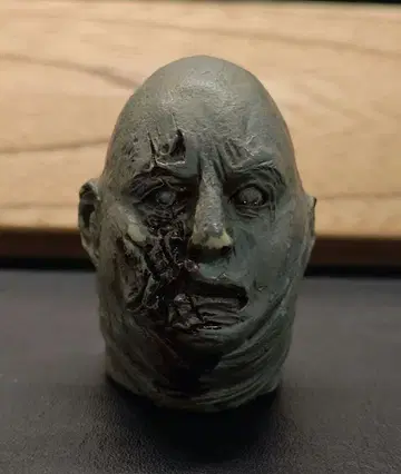 좀비 헤드 피규어 LIVING DEAD HEAD 페인팅 완료