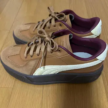 ABCMART 한정판 푸마 KARMEN T2 LATTE 23cm 스니커즈