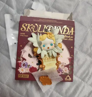 POP MART SKULLPANDA Petals 냉장고 자석