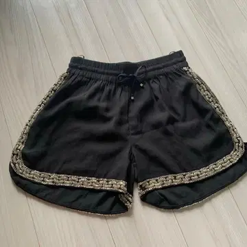 비즈 장식 숏팬츠 블랙