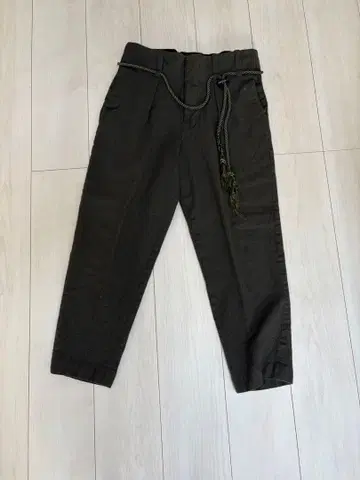 ETHOSENS 크롭 팬츠
