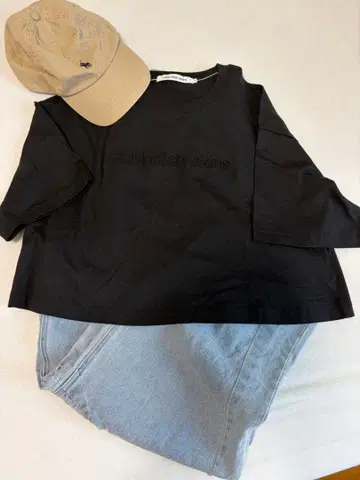 새상품 미사용 Calvin Klein Jeans T셔츠 블랙