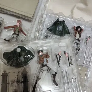월간 진격의 거인 피규어만 리바이 미카사 장