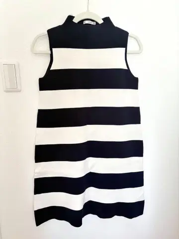 ZARA KNIT 슬리브리스 보더 하이넥 M 사이즈