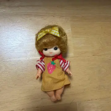 이치고 패턴 에이프런 옷 갈아입히기 인형