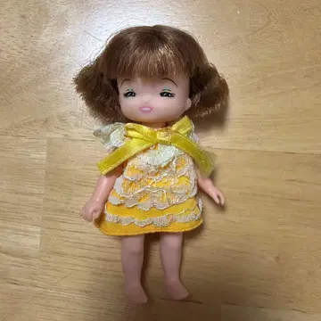 미니 인형 옐로우 컬러 레이스 드레스 옷 갈아입기