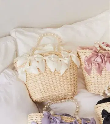 Maison de FLEUR 펄 핸들 메이즈 리본 카고백 아이보리