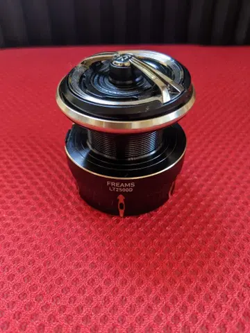 다이와 26 프림스 LT2500D 스풀 본체