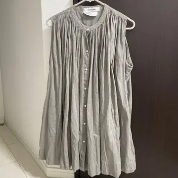 Veritecoeur 베리떼꾸르 슬리브리스 블라우스