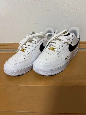 새상품급 에어포스 1 23.5cm