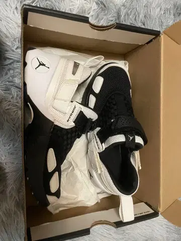 JORDAN 스니커즈 블랙 화이트 22.5cm