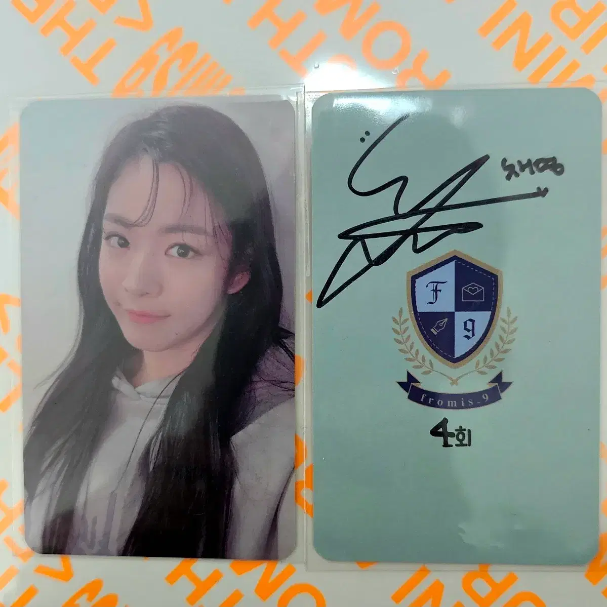 tripleS sign polaroid ソヨン seoyeon サインポラ Triples seoyeon sign polaroid for sale, negotiable. | Bunjang Global