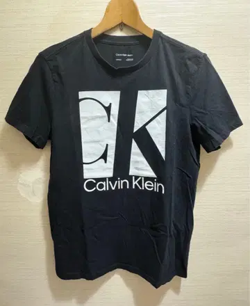 CALVIN KLEIN JEANS 블랙 티셔츠 로고