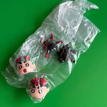 짱구는 못말려(크레용 신짱) x 가면라이더 피규어 가챠가챠 (2세트)