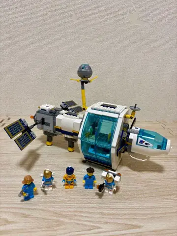 새상품급 LEGO CITY 달 스테이션 60349