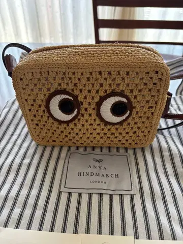 ANYA HINDMARCH 아이즈 크로스바디 카고백