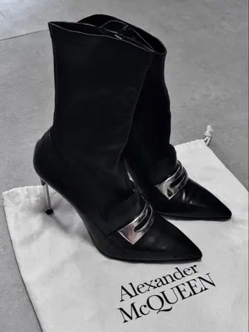 Alexander McQueen 부츠 37 (밑창 보강 완료)