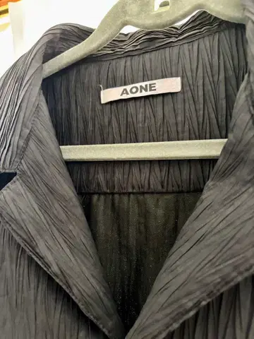 AONE 플리츠 가공 블랙 셔츠 반팔