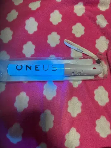 ONEUS 응원봉 작동 확인 완료