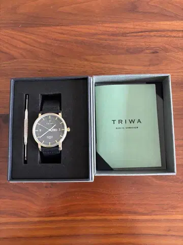 TRIWA 골드 블랙 손목시계