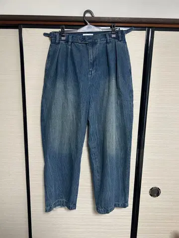 데님 크롭 팬츠 사이드 벨트 포함