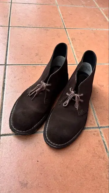 Clarks Originals Desert Boot 다크 브라운