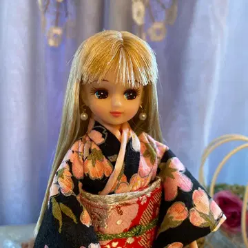 리카짱 인형 본체 기모노 모습 금발 롱 헤어