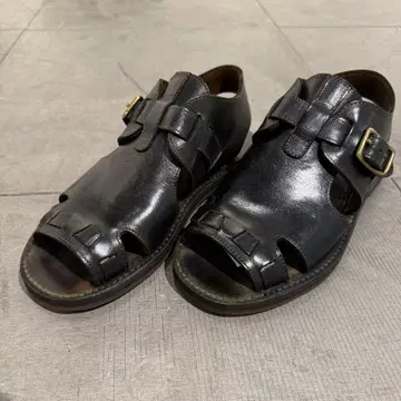 SUS-SOUS / BELTED SANDALS