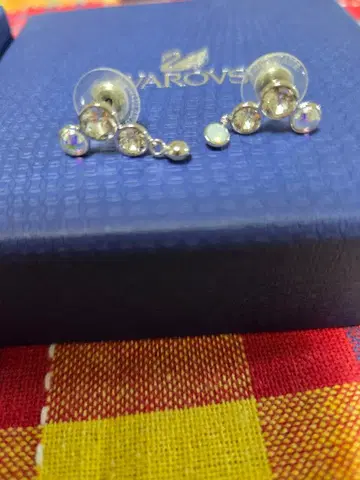 SWAROVSKI 크리스탈 귀걸이 양쪽 귀용