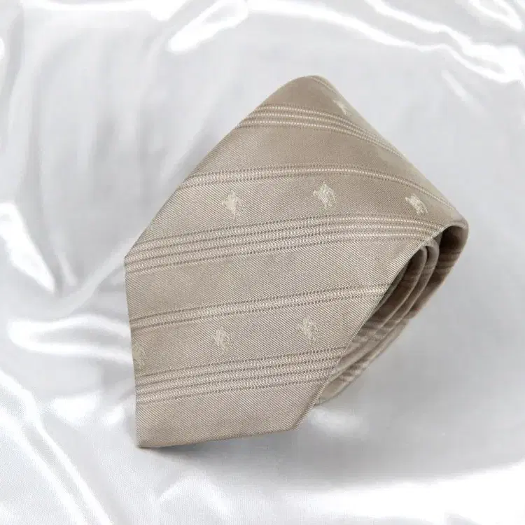 버버리 8.4cm A등급 신형 기마상 이태리 명품넥타이