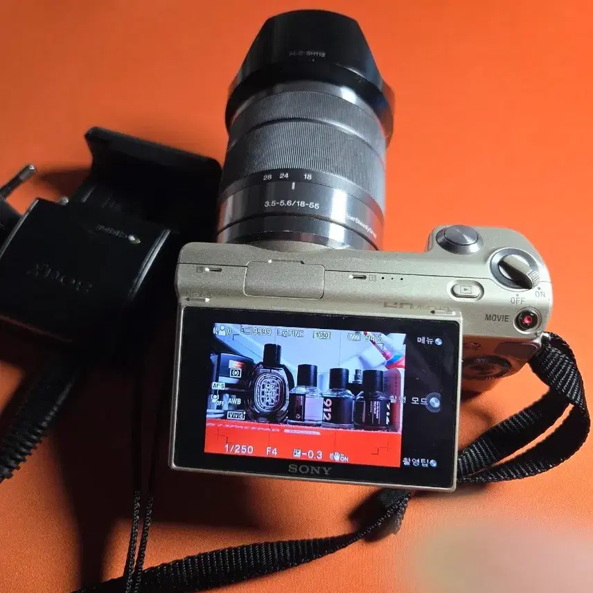 소니 NEX-5T 카메라 + 18-55mm 렌즈 상태A급 입니다