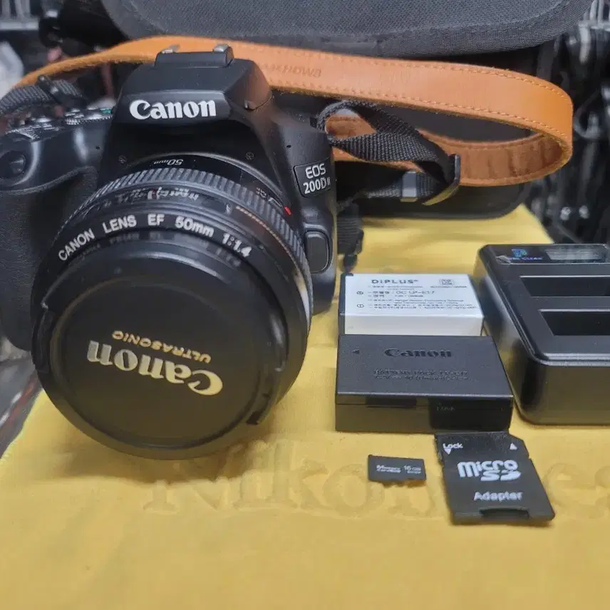 캐논 EOS 200D II 카메라와 EF 50mm F1.4 팝니다