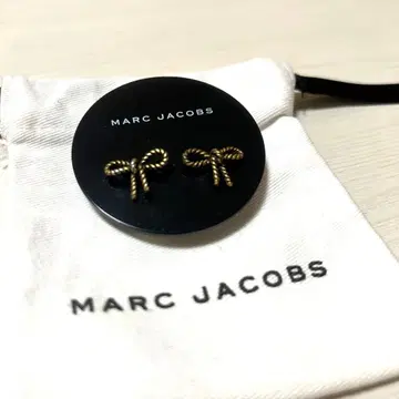 MARC JACOBS 리본 귀걸이 골드 컬러