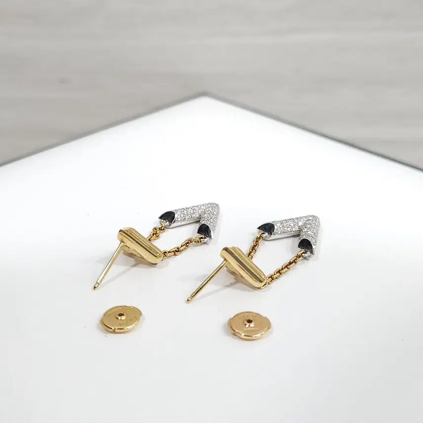 루이비통 LV 다이아 볼트 귀걸이 Q96973 사진 4