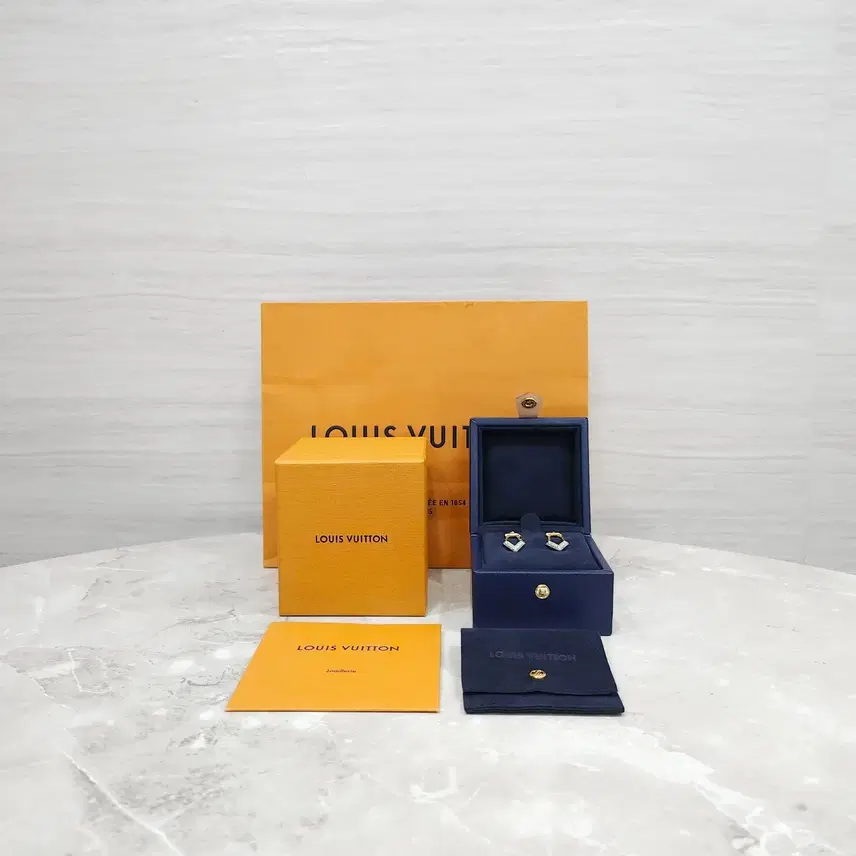 루이비통 LV 다이아 볼트 귀걸이 Q96973 사진 6