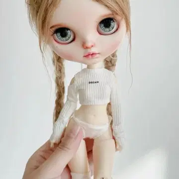 네오 브라이스 아이시 인형 화이트 상의