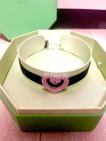 SWAROVSKI Una 초커 스완 하트 네크리스