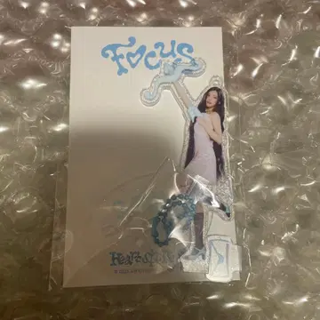 hearts2hearts focus md 유하 아크릴 스탠드