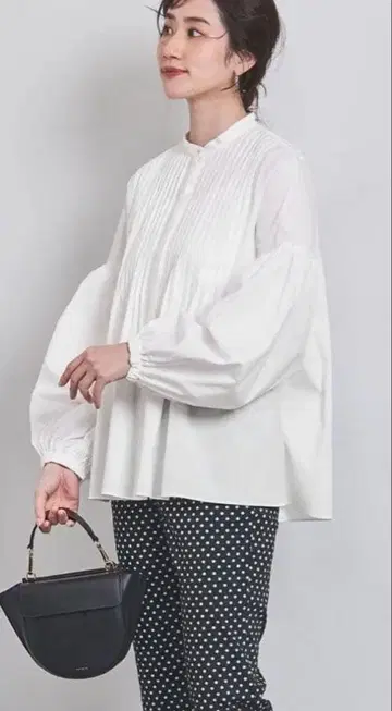 애로우즈 벌룬 턱 블라우스 핀턱 밴드 카라 블라우스 화이트