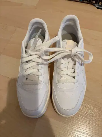 PUMA 통굽 스니커즈 화이트