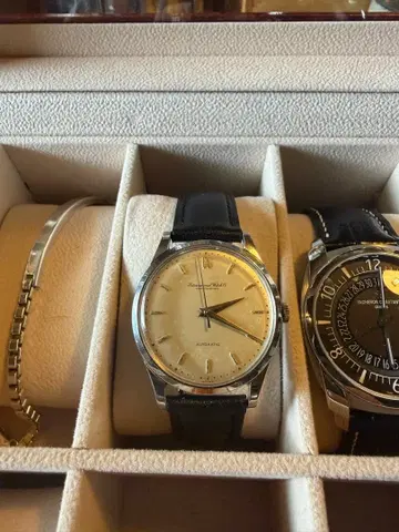 IWC 올드 인터 필기체 표시