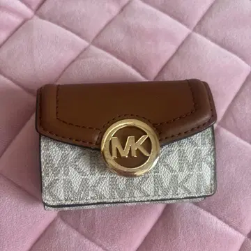 MICHAEL KORS 3단 폴더형 지갑 MK 로고 패턴