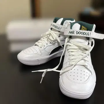 PUMA x MR DOODLE Sky LX Mid 스니커즈