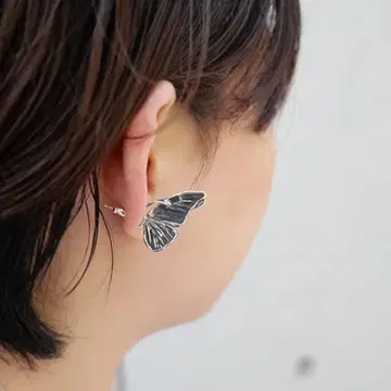 gondoa TORQUATA 토르쿠아타 나비 귀걸이 한쪽용