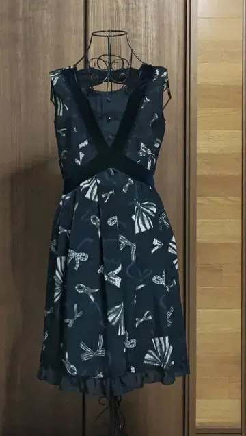 axes femme 원피스 M 사이즈 리본 무늬 새상품급