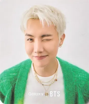 BTS 제이홉 삼성 갤럭시 플립 하라주쿠