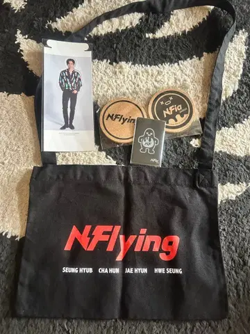 N.Flying 사코슈, 거울, 코스터, 동성 스탠드
